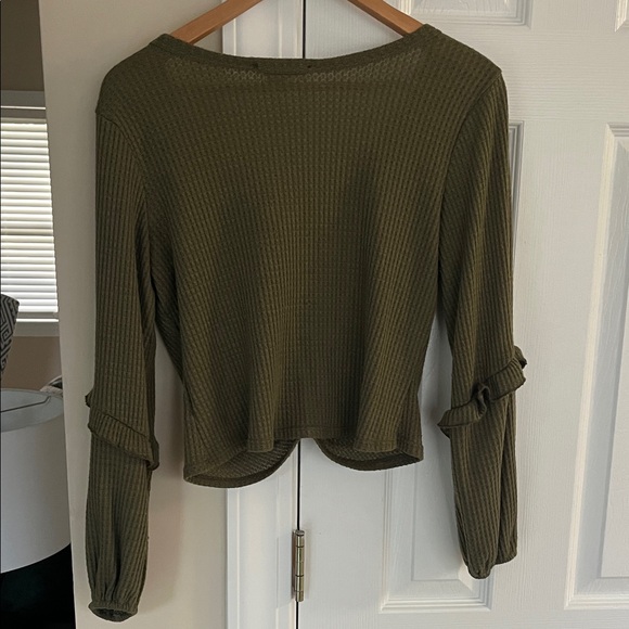 Sadie & Sage Olive Ruched V-Neck Blouse - Picture 4 of 5